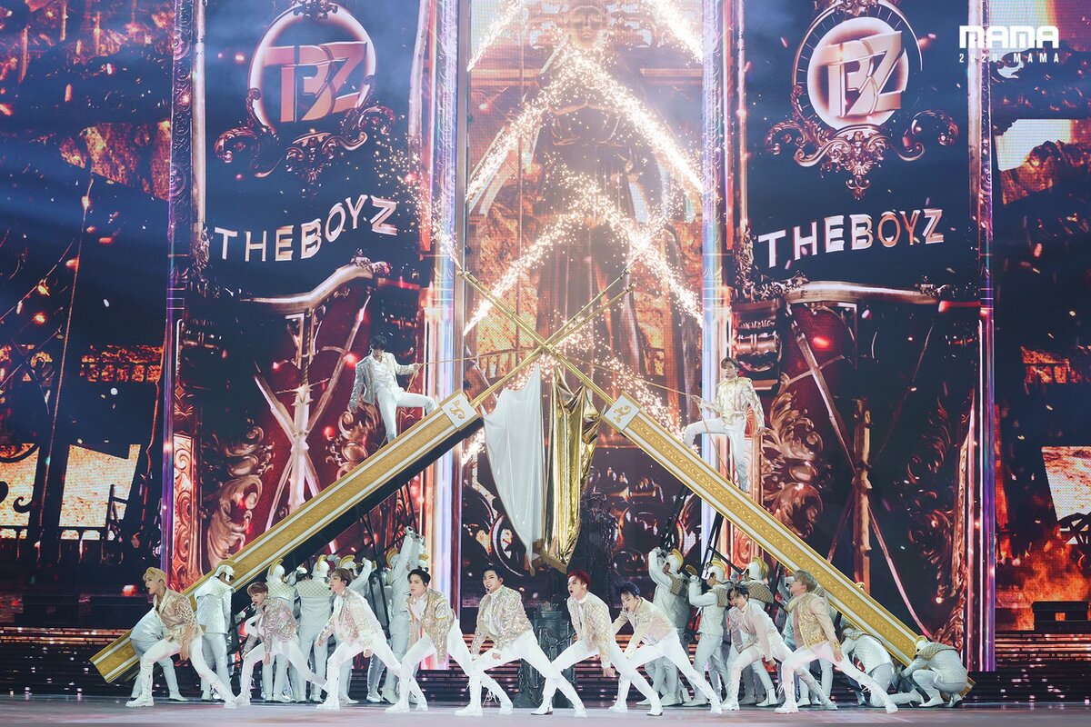 фото с трансляции mnet