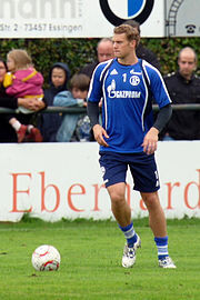 Клубная карьера
Нойер в составе «Шальке 04», 2010 год
«Шальке 04»
С 4 лет Нойер начал заниматься в футбольной школе клуба «Шальке 04».