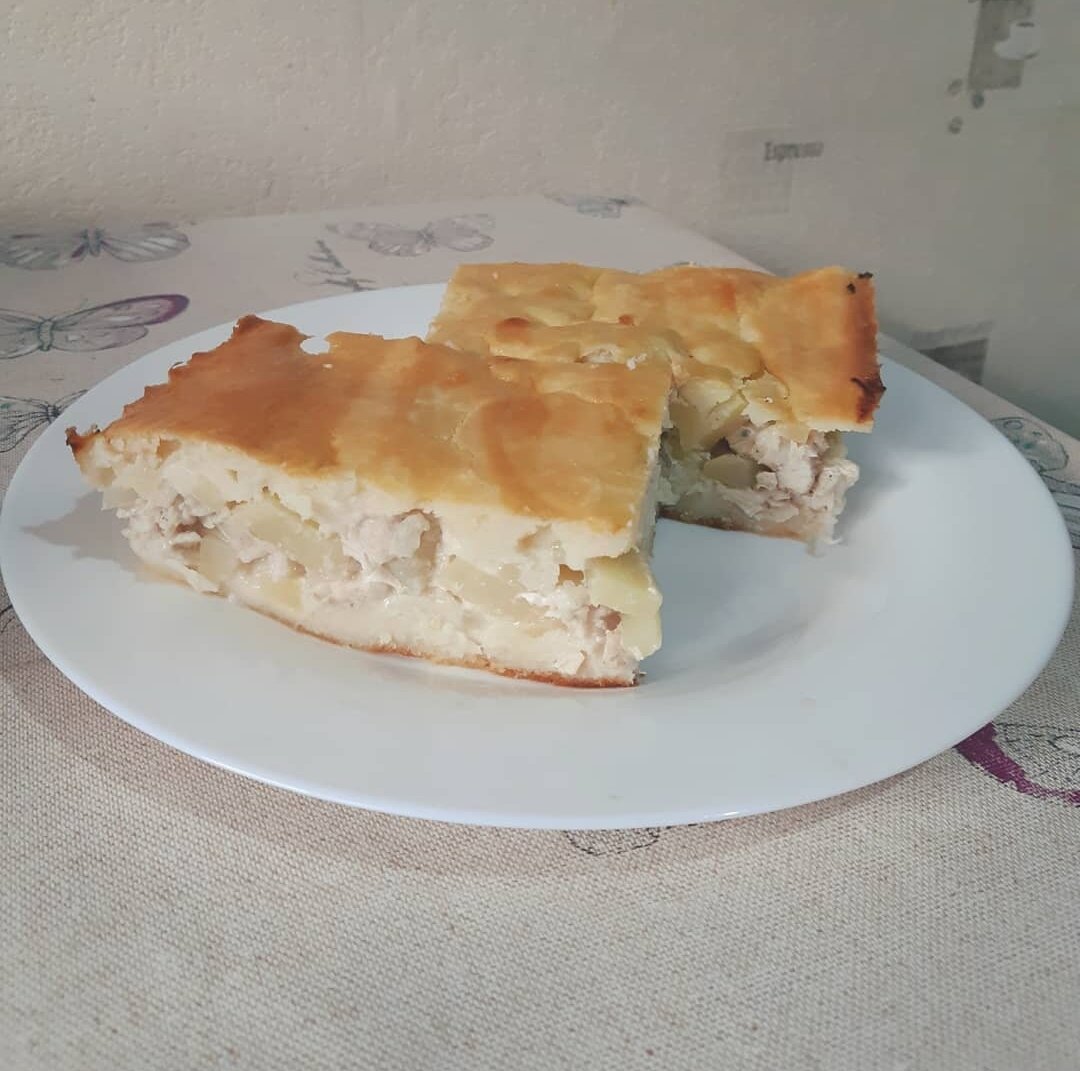 Заливной пирог с курицей и картошкой