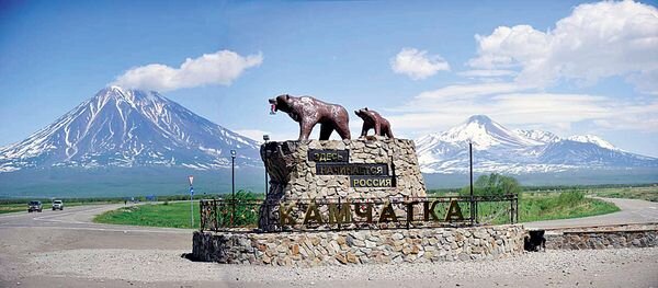 Фото www.autotrevel. ru  вулканы Корякская сопка (слева) и Авачинский