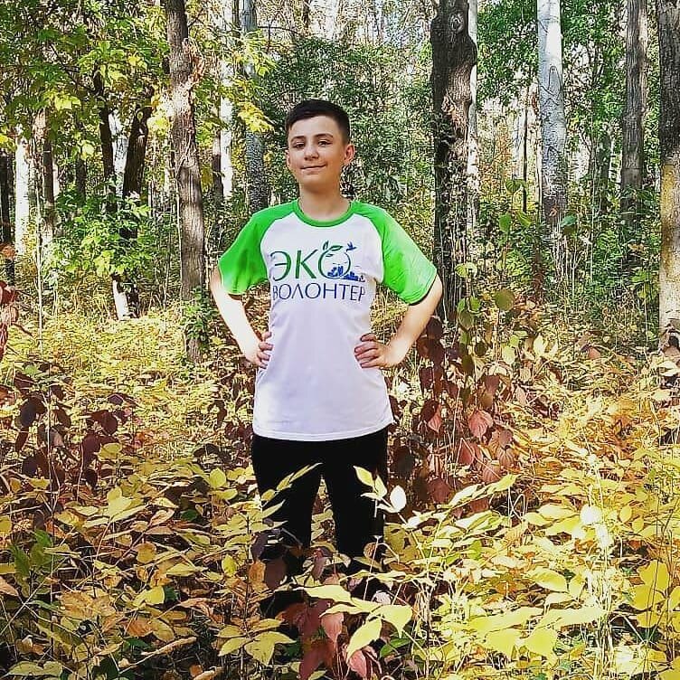 Вячеслав получает приз двухтомник о приключениях Ньюка и его друзей: "Ньюк и Малыш" и " Потомки Богов".😉🤩