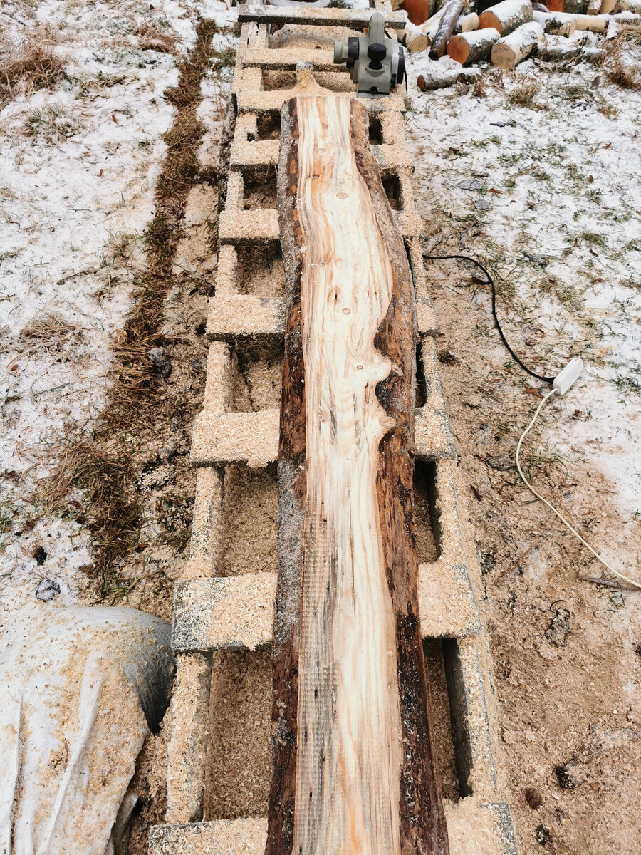 Это горбыль уже слегка обтесали