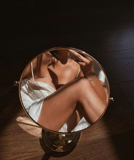 Гладкая кожа красивой барышни Aila - Эротика: голые секс XXX фото девушки смотреть онлайн бесплатно