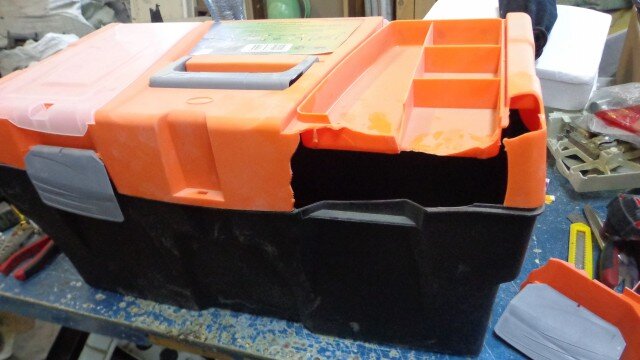 часть с замком отломана