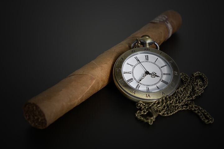 https://pixabay.com/ru/photos/%D0%BA%D0%B0%D1%80%D0%BC%D0%B0%D0%BD%D0%BD%D1%8B%D0%B5-%D1%87%D0%B0%D1%81%D1%8B-%D0%B2%D1%80%D0%B5%D0%BC%D1%8F-%D1%81%D0%B8%D0%B3%D0%B0%D1%80%D0%B0-%D0%BA%D1%83%D1%80%D0%B5%D0%BD%D0%B8%D0%B5-3156770/