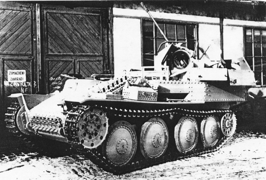 фото - Panzertracts №12. "FlaK Selbstfahrlafette and Flakpanzer". Т.Йентц и Х.Дойл. Sd.Kfz.140.