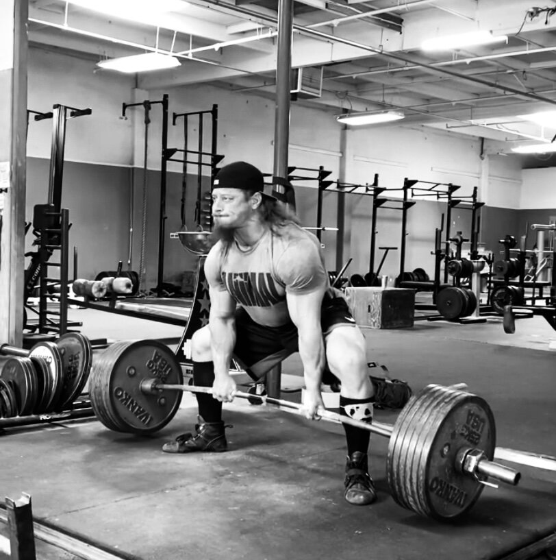 Каждый может поднять столько в сумо...читер