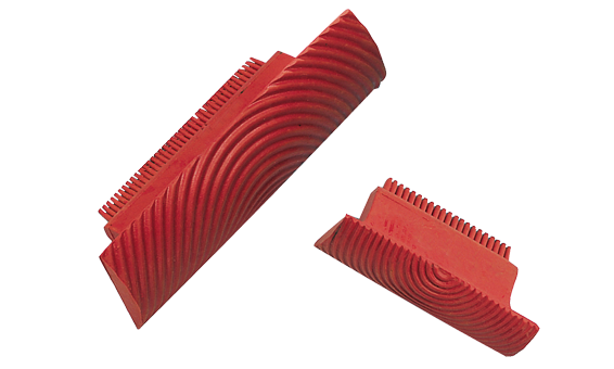 Резиновый аппликатор «Деко» испанской компании Vaiven позволяет создать декоративный эффект с имитацией структуры древесины и опалубки.