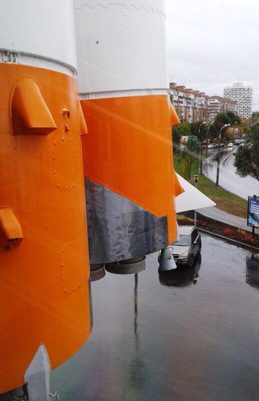 Памятная ракета из окна Музея космонавтики в Самаре