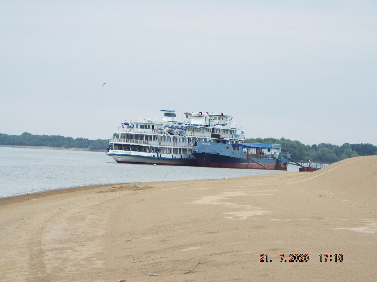 "Капитан Пушкарев" на причале в Ахтубе