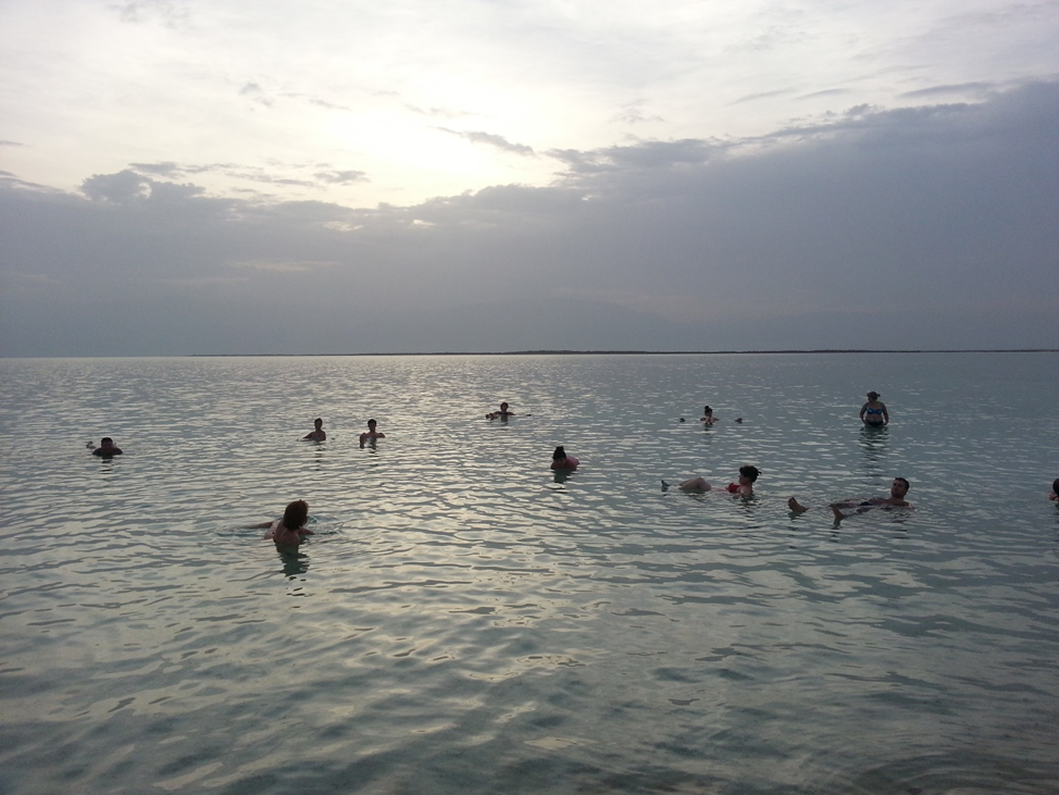 Купание в Мертвом море