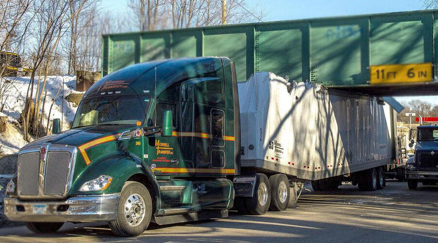 В статье рассмотрены особенности въезда грузового автотранспорта в города.