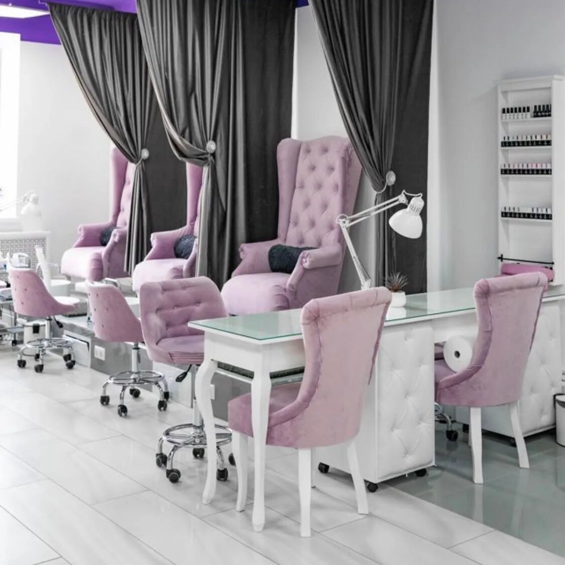 Эту фотографию салона я увидела ночью на Авито и сразу влюбилась в интерьер.