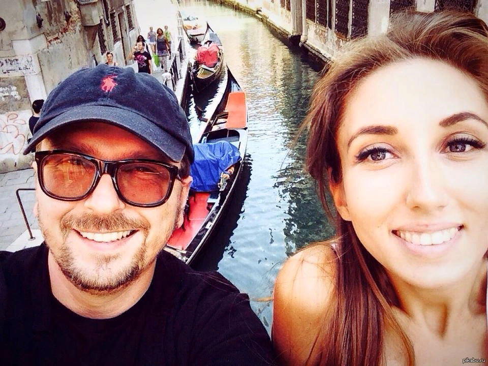 путешествуют по ней