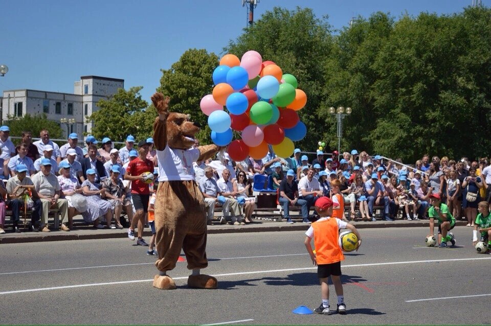 С 2008 года на День Динского района устраивалось карнавальное шествие, но после двухгодичного перерыва от него решили отказаться. 