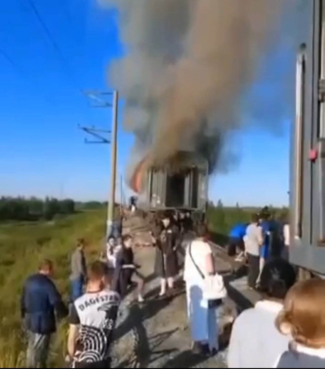 Пожар в вагоне пассажирского. Горящий поезд.