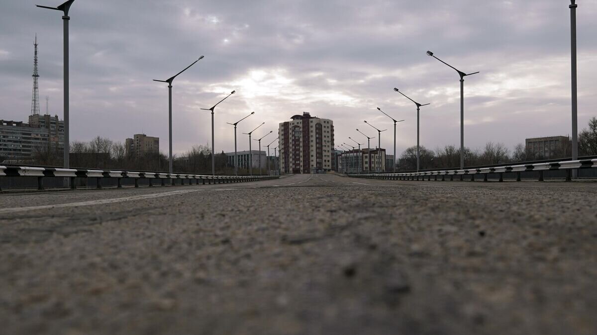    Автомобильная эстакада в районе железнодорожного вокзала Луганска© РИА Новости / Максим Захаров