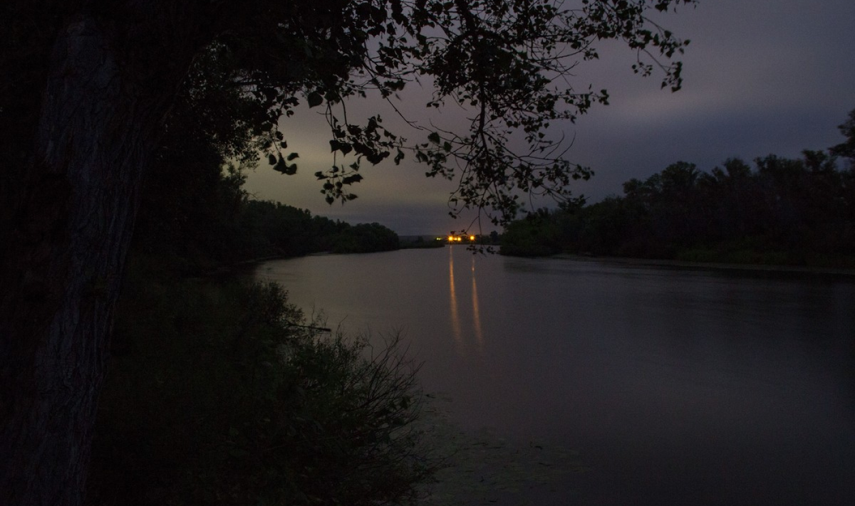 Ночная река / Fotokto.ru