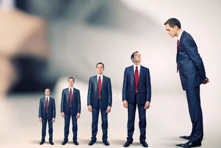 Мой социальный статус - владычица морская, а если не получается, то впадаю в депрессию