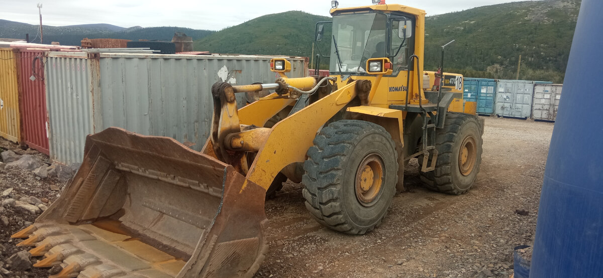 Фото: фронтальный погрузчик Komatsu 470