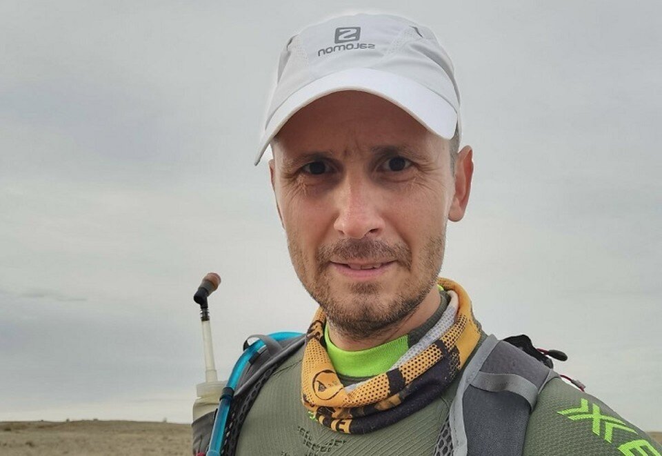     Андрей Василенко не первый раз участвует в марафоне по волжской степи, но с волком стокнулся впервые.