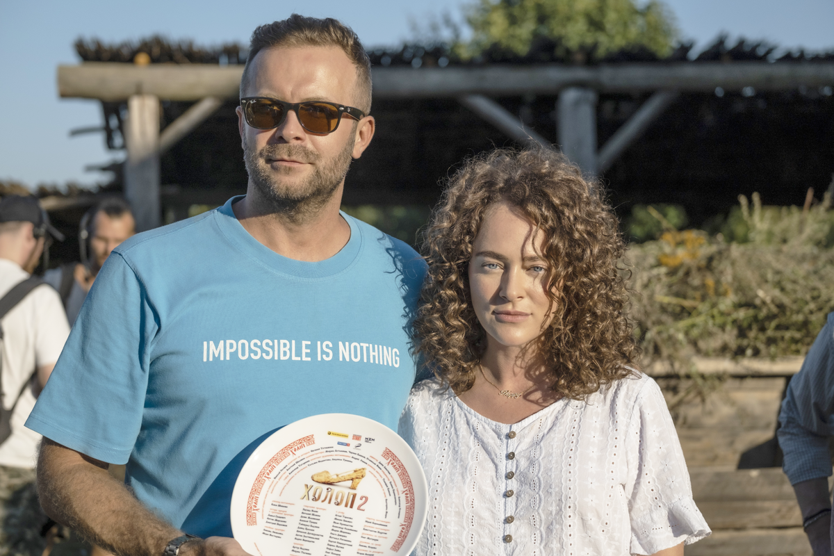 Клим Шипенко и Аглая Тарасова на съёмках «Холопа 2». Фото: пресс-служба компании «Централ Партнершип»