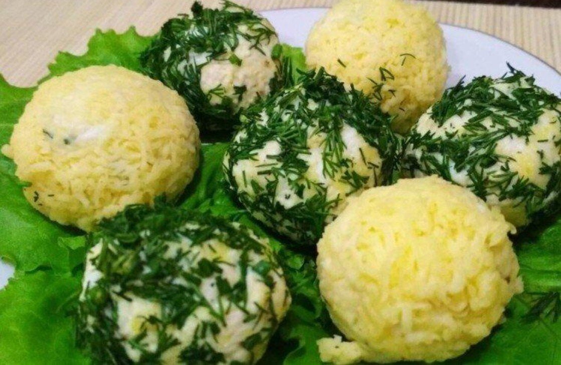 Нарядные шарики таят в себе нежнейший вкус. Меня нельзя оставлять с ними наедине..