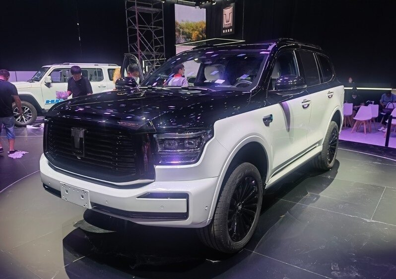 На фото: гибридный внедорожник Tank 500 PHEV