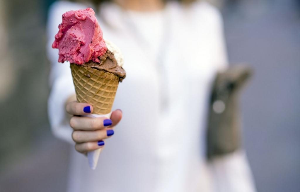 Мороженое - вкуснейшее лакомство для детишек