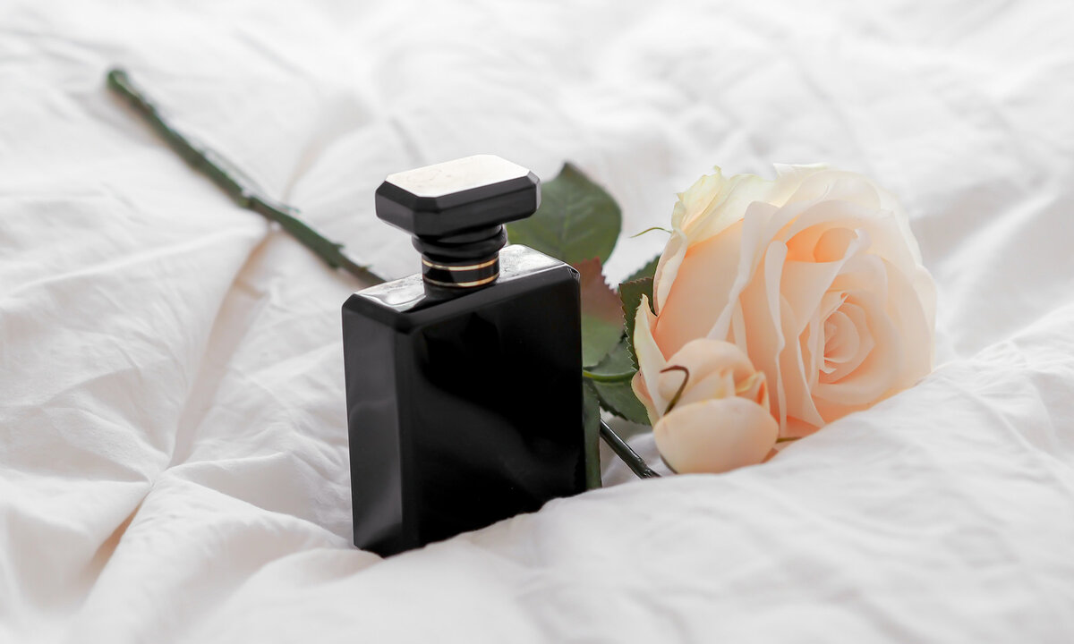 Самые сексуальные женские ароматы духов: ТОП-рейтинг эротического парфюма для женщин