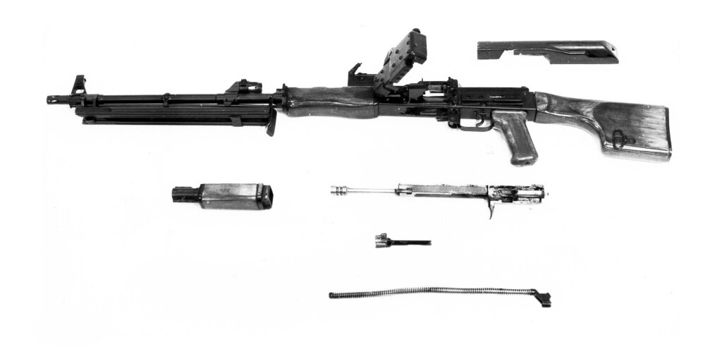 Ижмаш ленина 81. М21 пулемет. ПУ-21. Разобранный пулемет. Неполная разборка пулемета.