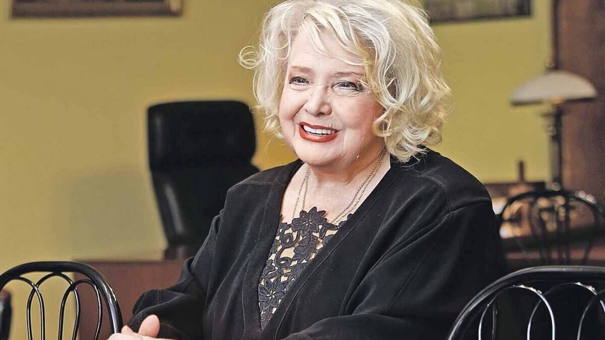 Татьяна русская душою сама не зная почему. Пушкин татьяна русская душою. Татьяна русская душою сочинение. Татьяна любила русскую зиму евгений онегин. Певица татьяна ивановна дасковская.