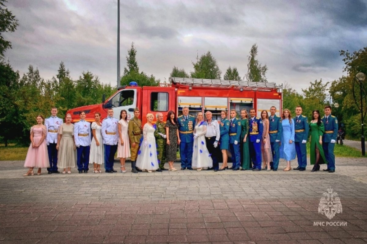    В Тюмени День офицера России отметили в сквере Комсомольский