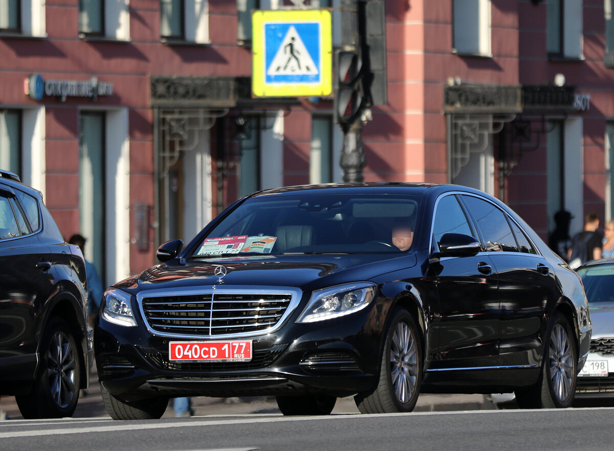 Посол Кении в России Генри Оума Огуту. Mercedes-Benz S-Класс W222