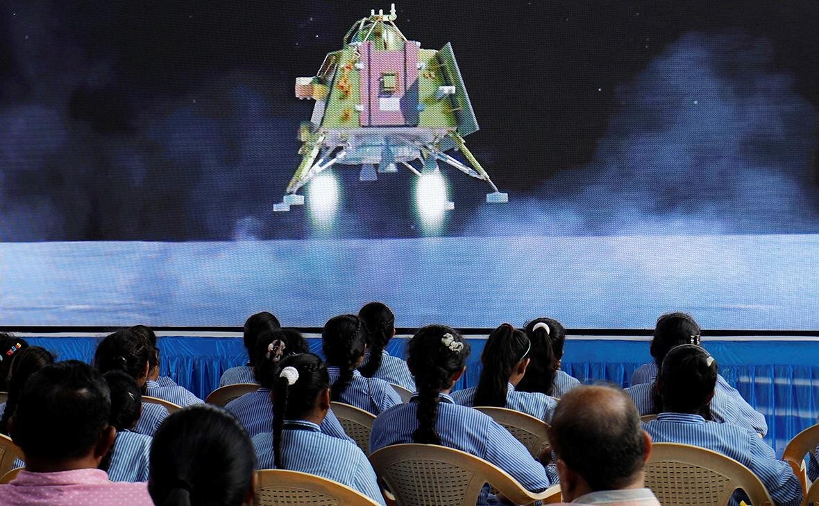 Имитация посадки аппарата "Чандраян-3" в виде компьютерной модели