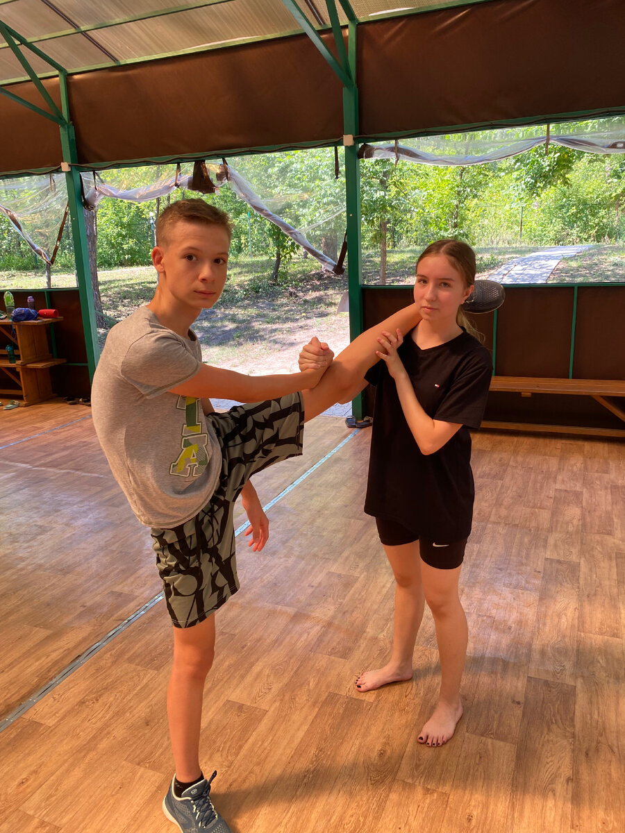 Растяжка это очень нужная вещь, когда занимаешься постоянно и регулярно. А если так, как в лагере, каждый день, то это просто необходимо