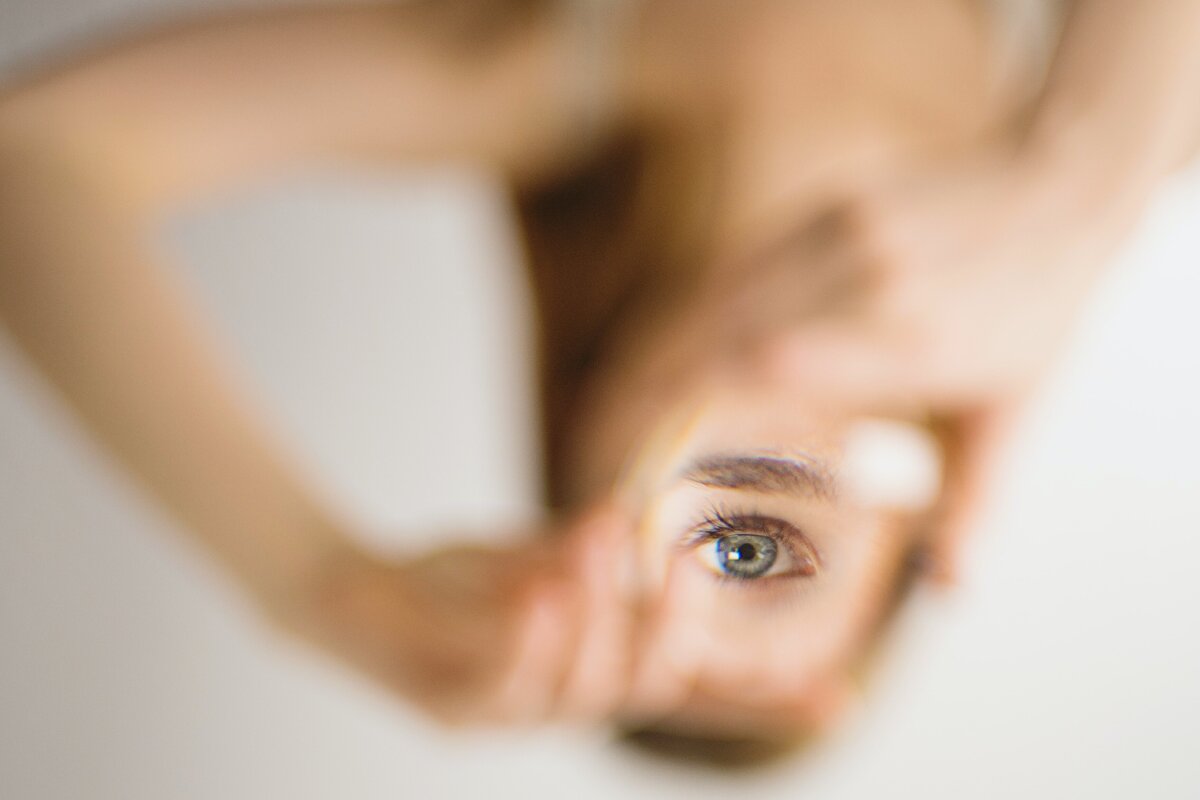     Как спрятать нависшее веко под наращиванием: этот эффект лучше всего замаскирует проблему