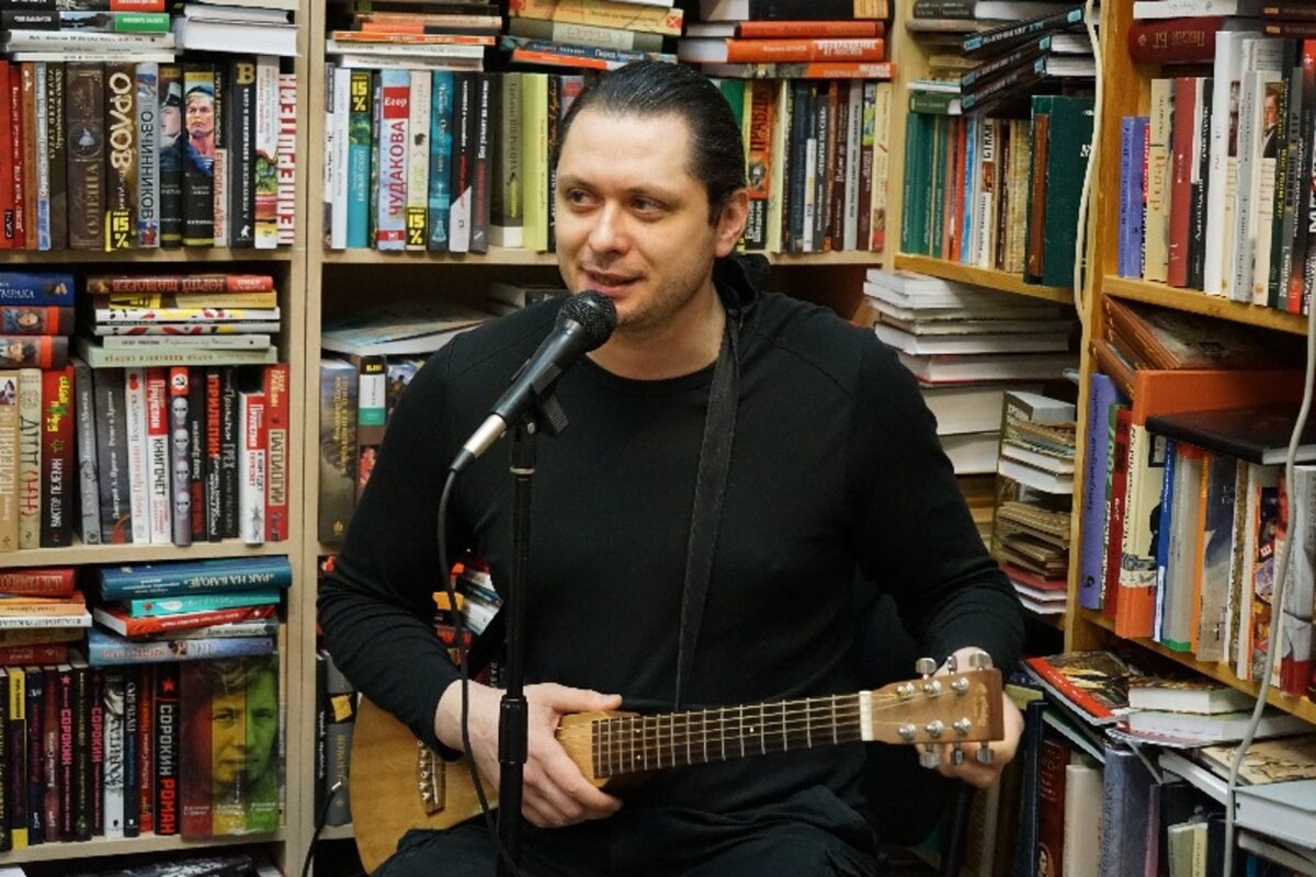 Михаил Елизаров.