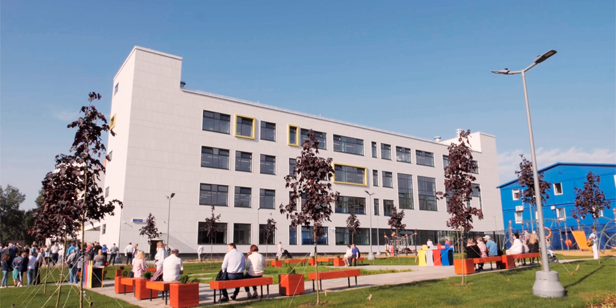 1 сентября 2023 года. В Москве, в Молжаниновском районе новая школа «Перспектива» открыла свои двери для школьников. 