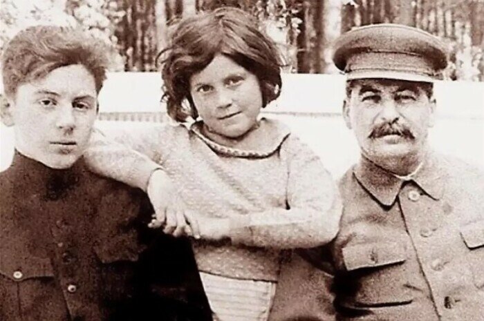 Сталин с детьми