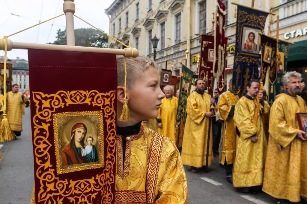 Крестный ход по Невскому проспекту в Петербурге 12 сентября 2023