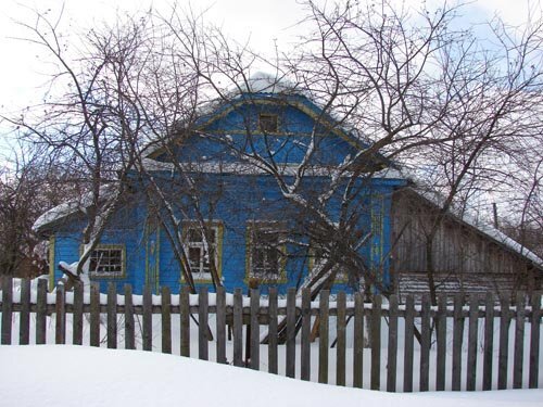 К началу мая дом окончательно освободила от хлама и начала ремонт