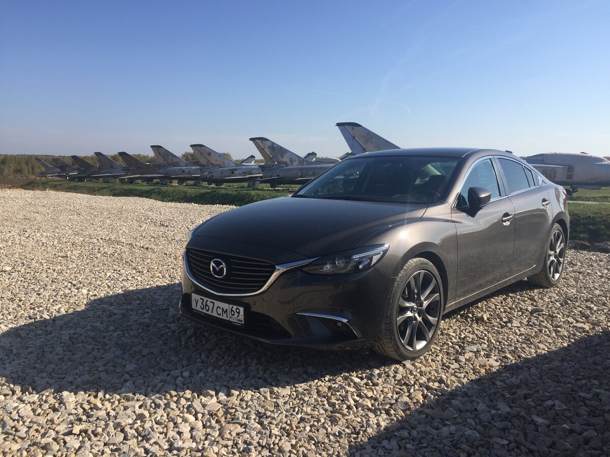 Парковка отсыпана гравием и разместиться на ней сможет несколько сотен автомобилей