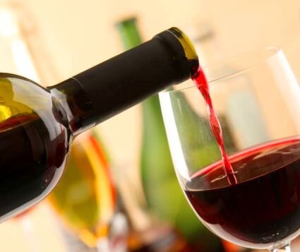 Для здоровья вам не помешает бокал вина в день, ну, а минимальное содержание углеводов – около 2 гр. будет способствовать вашему соблюдению кето-режима и сохранению здорового тела