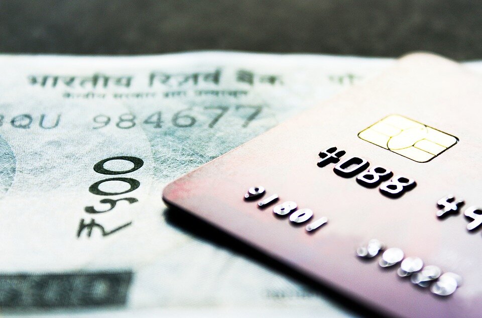 https://cdn.pixabay.com/photo/2019/09/28/15/53/payment-4511130_960_720.jpg