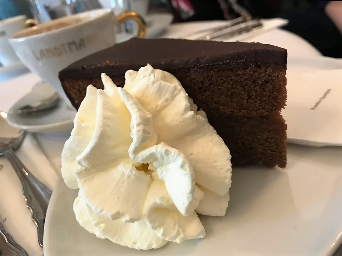 Легендарный десерт Захер.