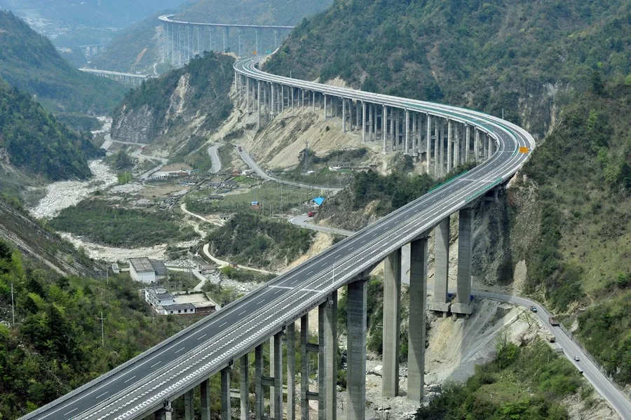  Даньян-Куньшаньский виадук между Нанкином и Шанхаем при длине 164 км стоил полтора млрд $ 
