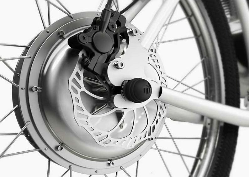 Мотоцикл с электрическим приводом Munro 2.0 весит 35 кг, оснащён передними и задними амортизаторами, а также двойными тормозными дисками на каждом колесе.