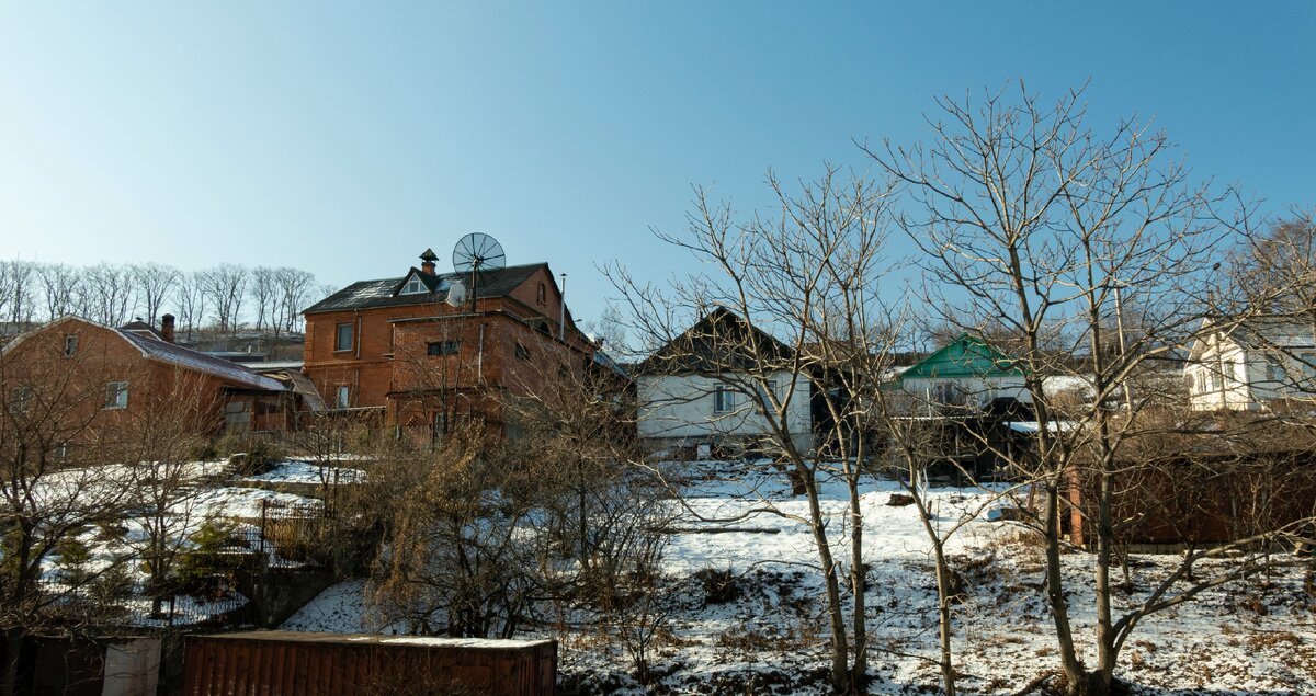 Тот же вид с окна тут света больше и качество хорошее. 