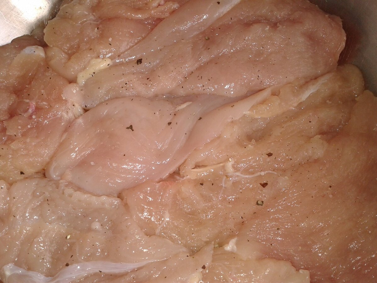 Куриные отбивные в форме.